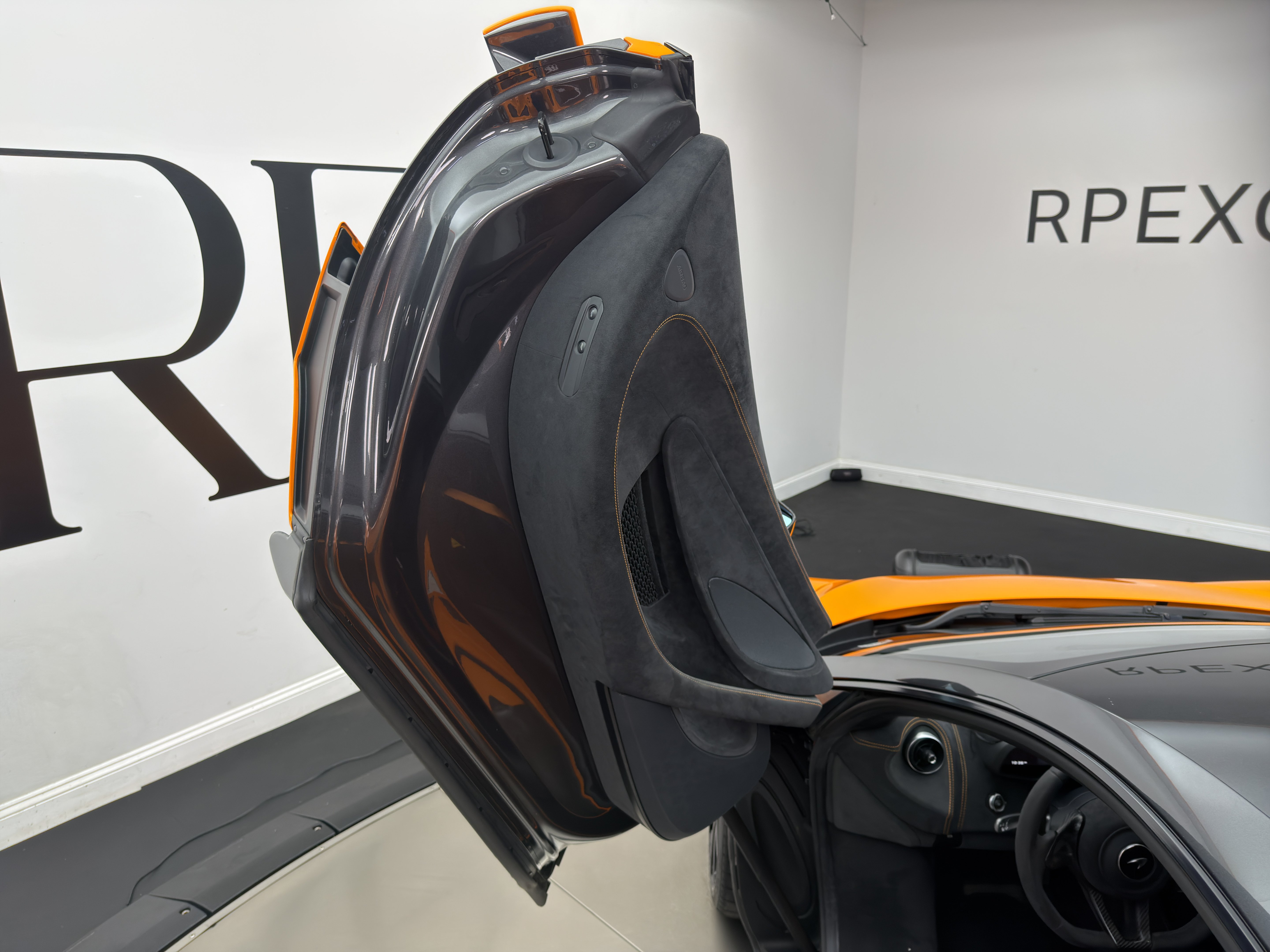 Used 2019 McLaren 600LT RWD image 14