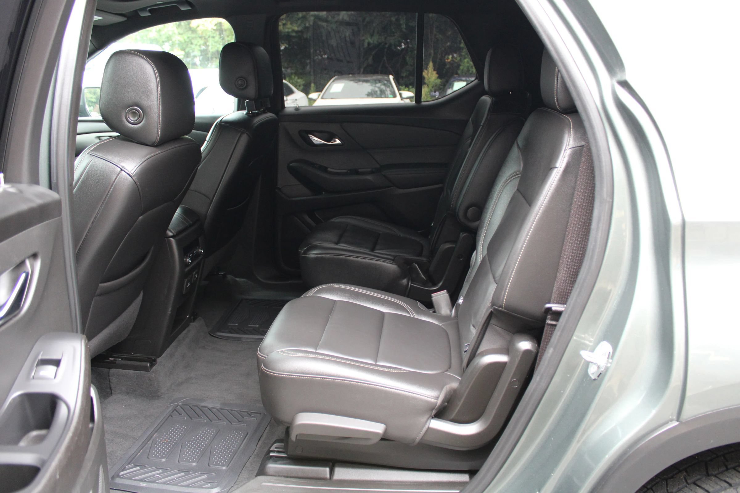 Used 2022 Chevrolet Traverse LT w/ LT Premium Package AWD/4WD image 22