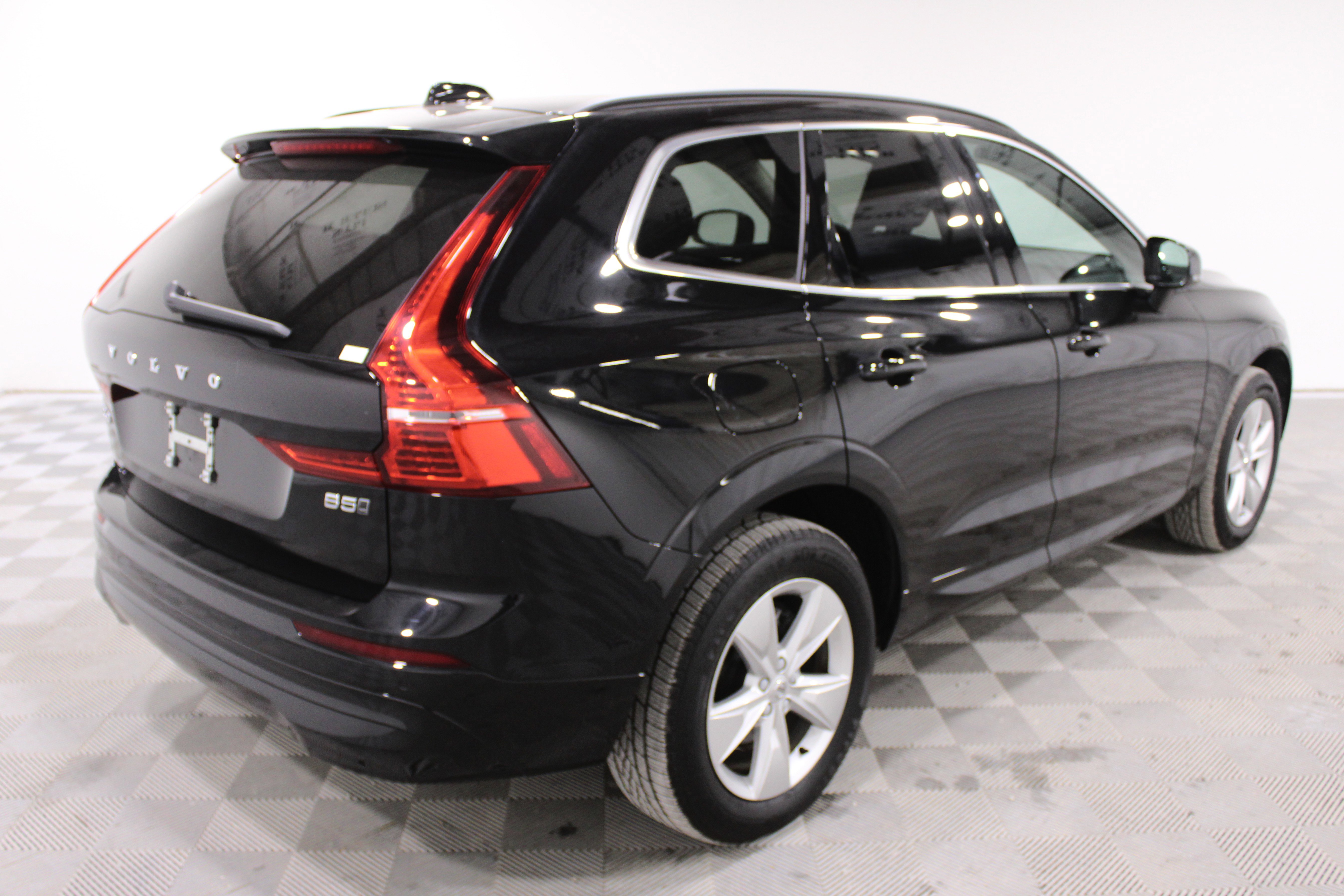 Used 2022 Volvo XC60 B5 Momentum AWD/4WD image 25