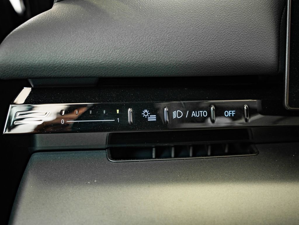 Certified 2025 BMW 530i xDrive AWD/4WD image 27