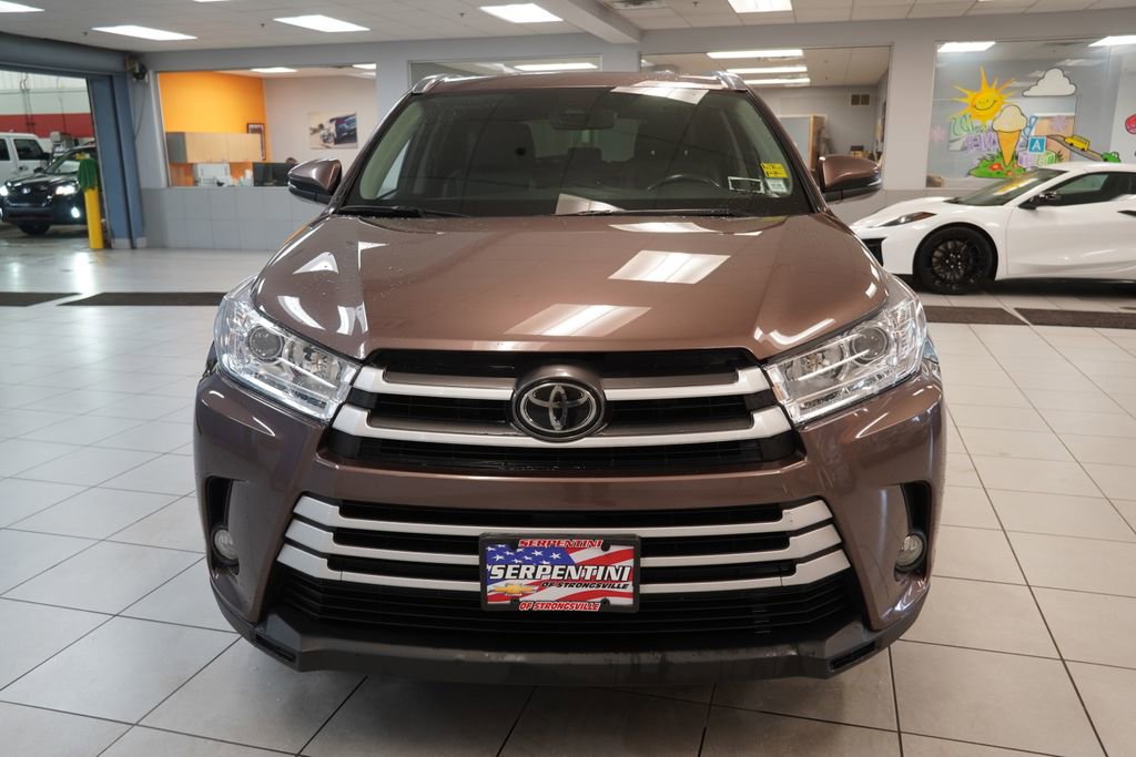 Used 2017 Toyota Highlander XLE AWD/4WD image 16