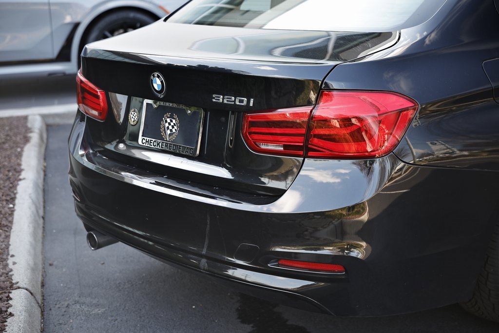 Used 2018 BMW 320i Sedan w/ Convenience Package image 9