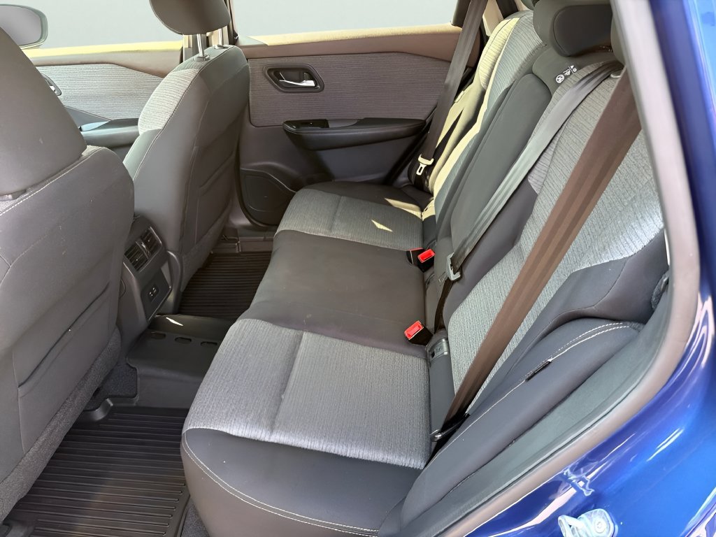 Used 2022 Nissan Rogue SV AWD/4WD image 12