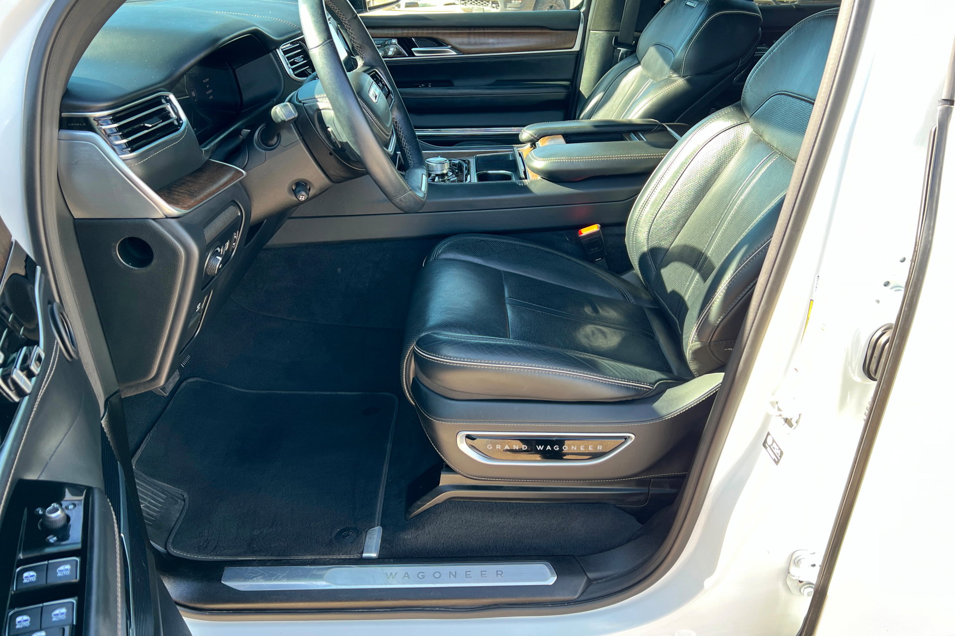 Used 2023 Jeep Grand Wagoneer L Series II image 17