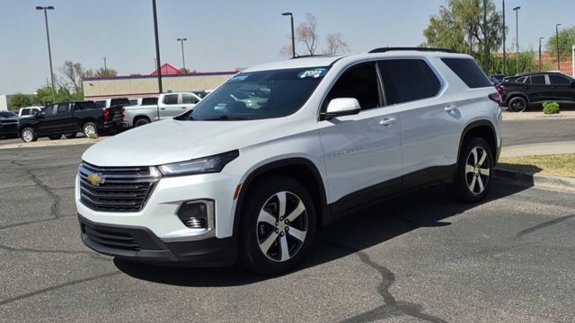 Used 2023 Chevrolet Traverse LT w/ LT Premium Package AWD/4WD image 4