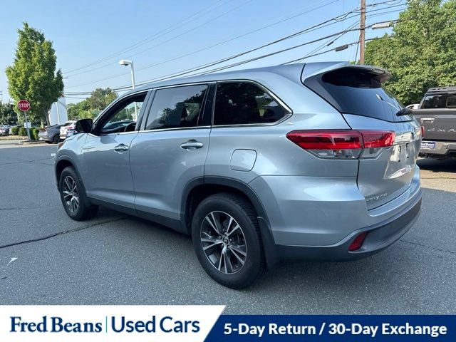 Used 2019 Toyota Highlander LE AWD/4WD image 16