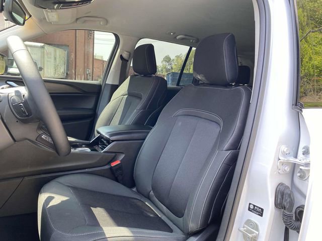 Used 2023 Jeep Grand Cherokee Laredo AWD/4WD image 8