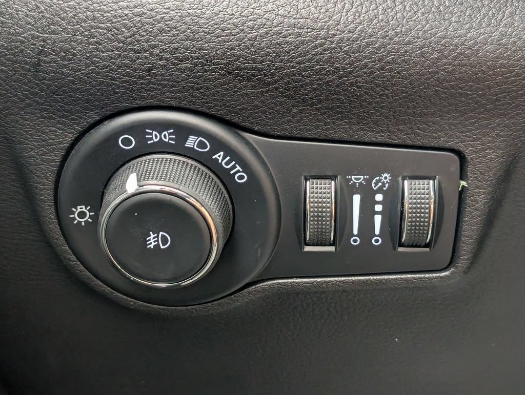 Certified 2023 Jeep Compass Latitude AWD/4WD image 15