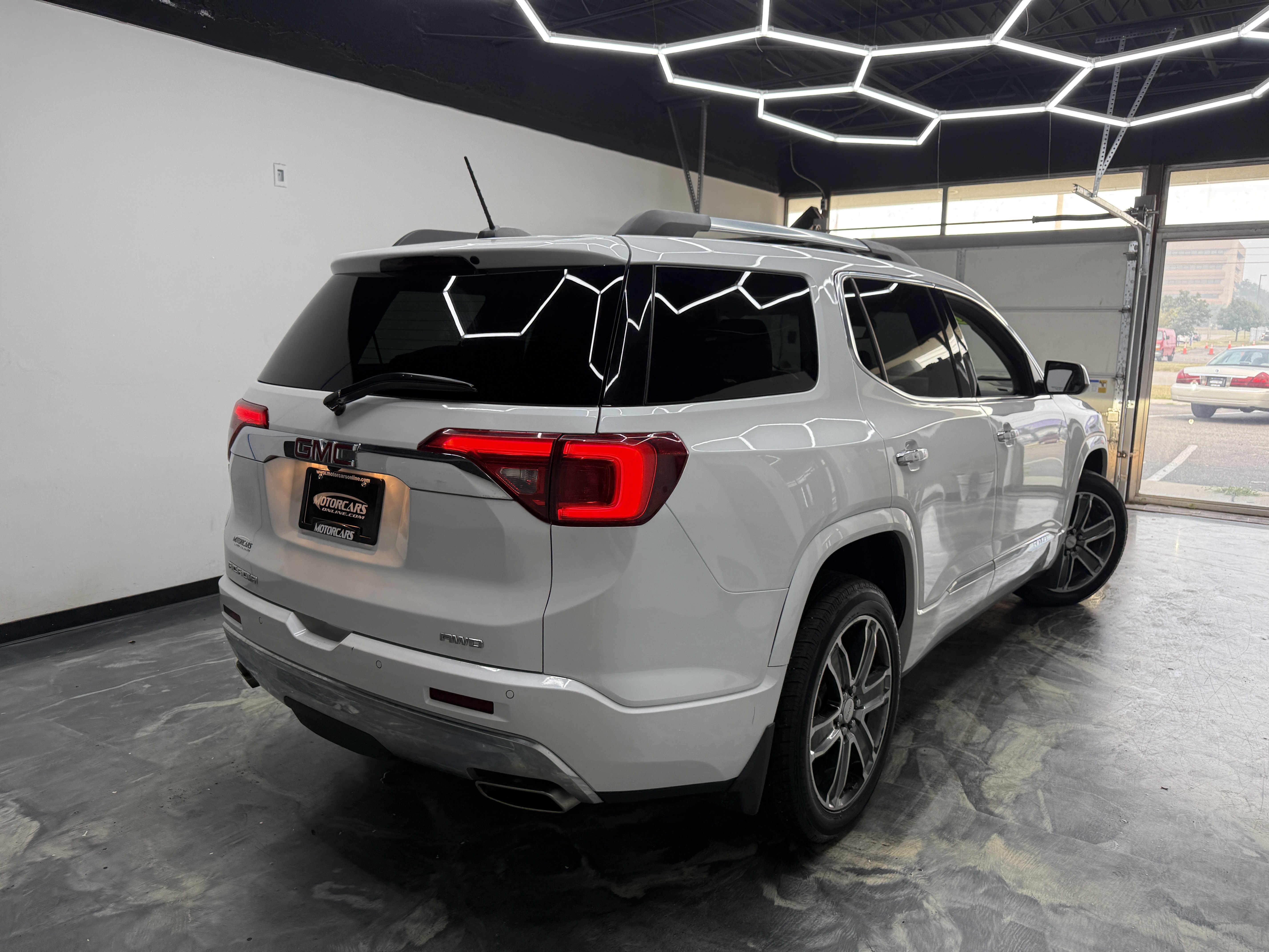 Used 2018 GMC Acadia Denali AWD/4WD image 5