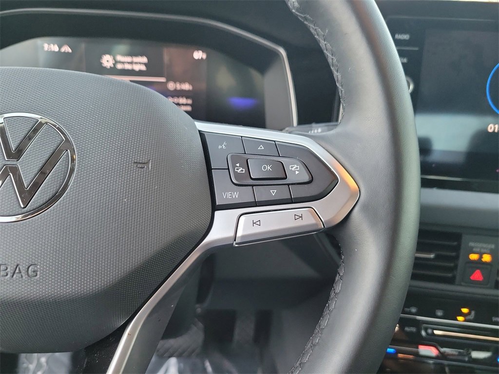 Used 2025 Volkswagen Jetta SE w/ Black Wheel Package image 19