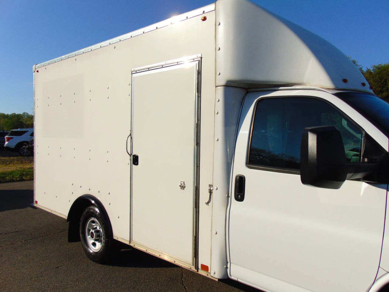 Used 2022 GMC Savana 3500 w/ Power Convenience Package RWD image 34