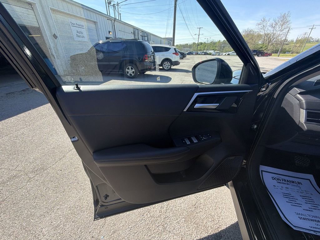 New 2026 Mitsubishi Outlander SE image 13