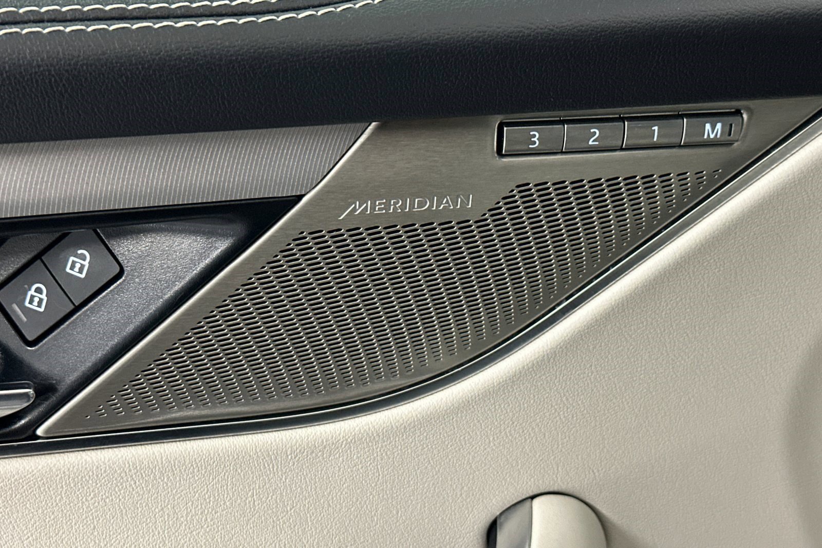 Used 2024 Jaguar F-PACE R-Dynamic S image 23