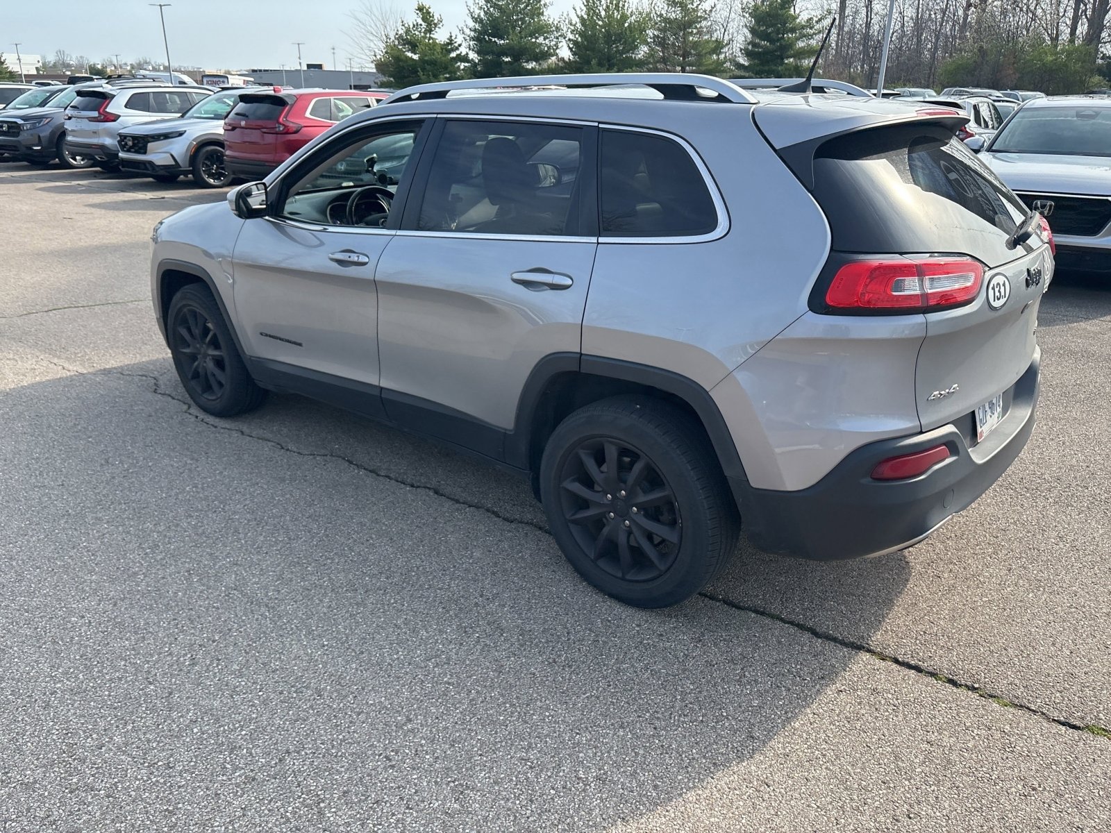Used 2016 Jeep Cherokee Limited image 8