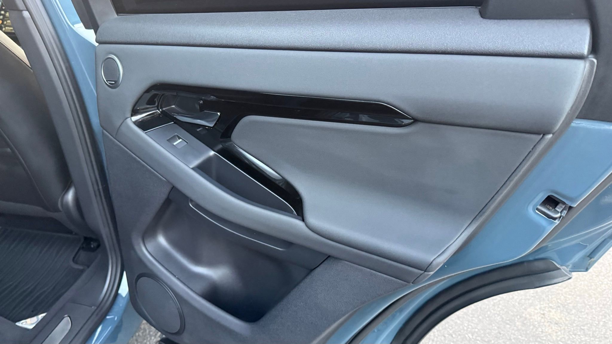 Used 2024 Land Rover Range Rover Evoque Dynamic SE image 15