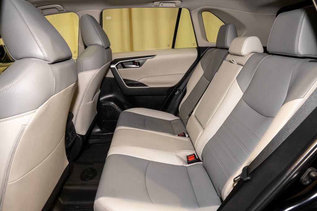 Used 2025 Toyota RAV4 XLE Premium image 9