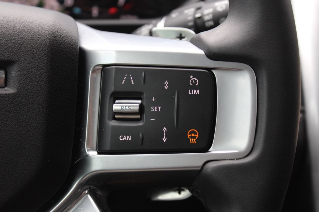 Certified 2025 Land Rover Discovery Dynamic SE AWD/4WD image 18