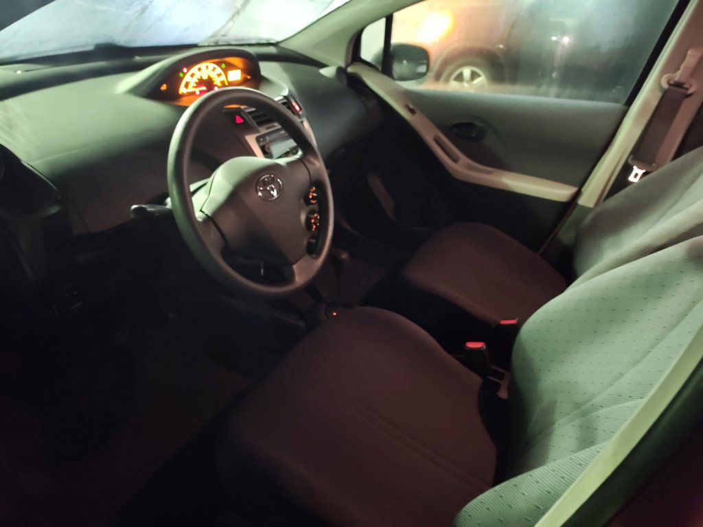Used 2010 Toyota Yaris 4-Door Hatchback w/ PWR Pkg w/Steel Wheels FWD image 9