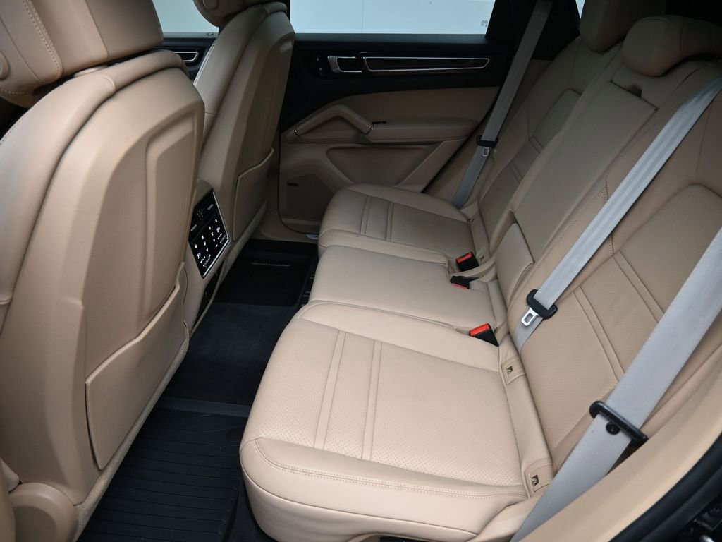Certified 2023 Porsche Cayenne S Platinum image 7