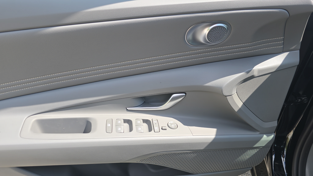 New 2026 Hyundai Elantra Sport FWD image 16