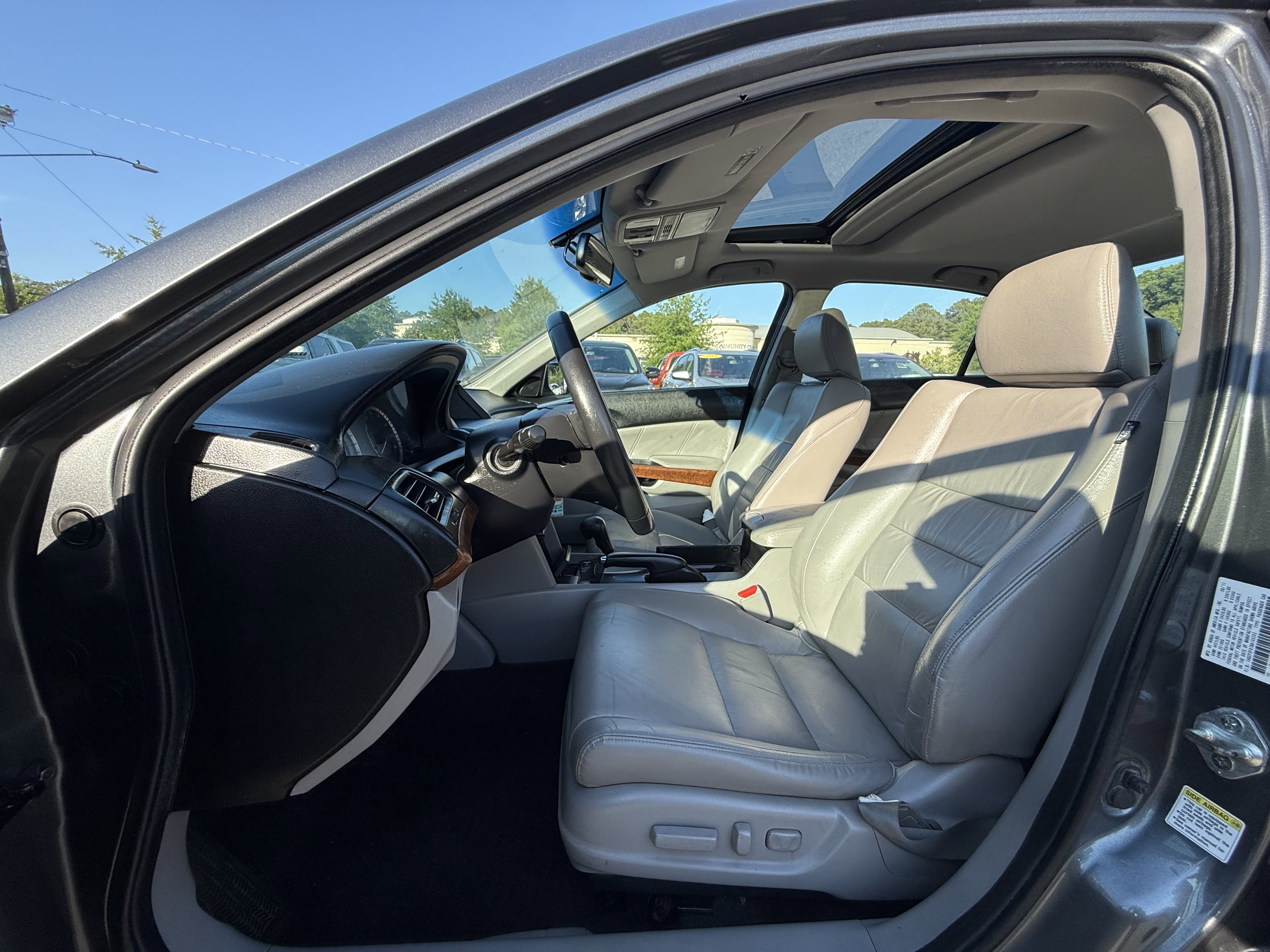 Used 2011 Honda Accord EX-L image 11