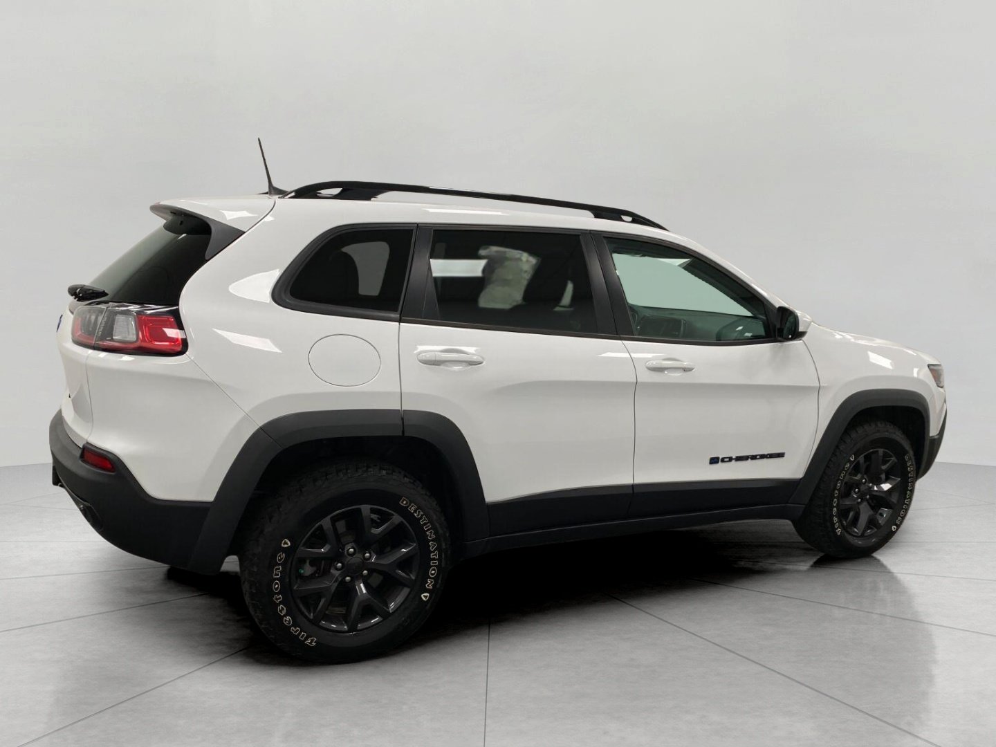 Used 2020 Jeep Cherokee Latitude AWD/4WD image 3