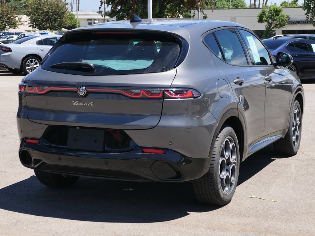 Used 2025 Alfa Romeo Tonale AWD/4WD image 3
