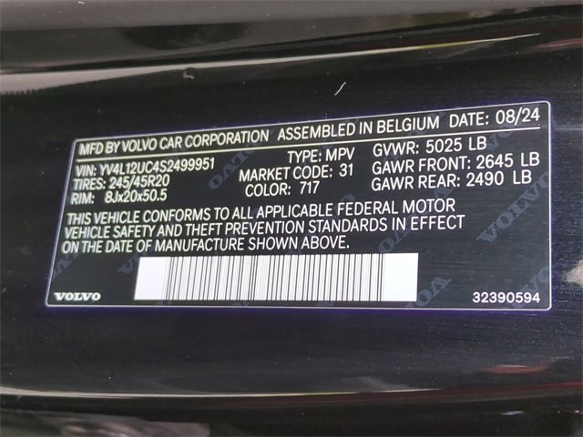 Used 2025 Volvo XC40 B5 Plus image 25