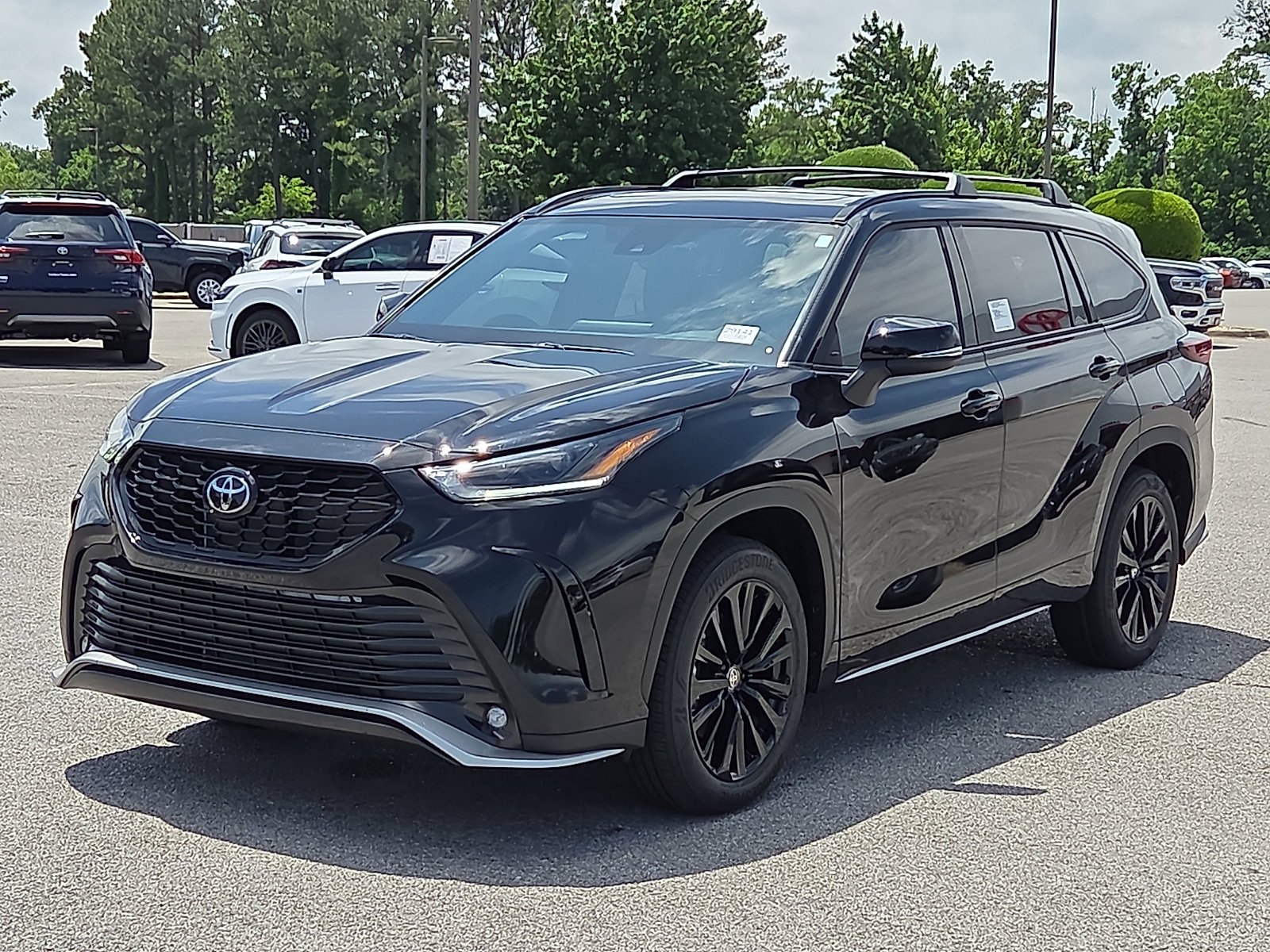 New 2026 Toyota Highlander XSE AWD/4WD image 2