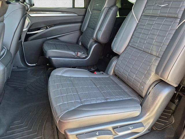 Used 2025 Cadillac Escalade ESV V AWD/4WD image 18