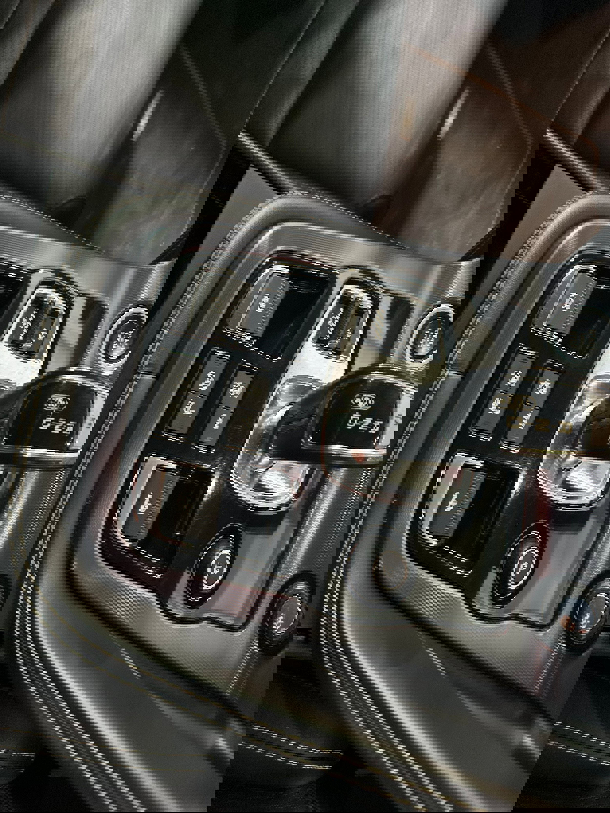 Used 2018 Jaguar F-TYPE R image 15