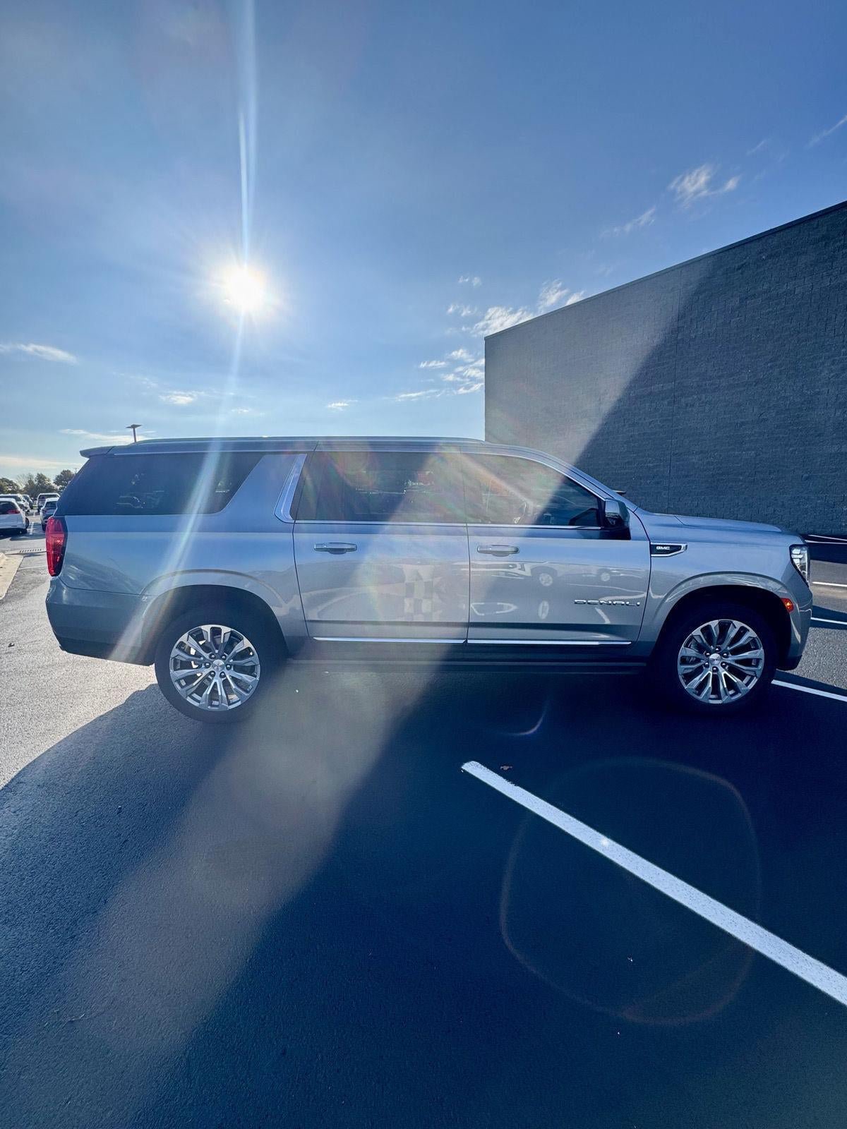Used 2023 GMC Yukon XL Denali AWD/4WD image 6