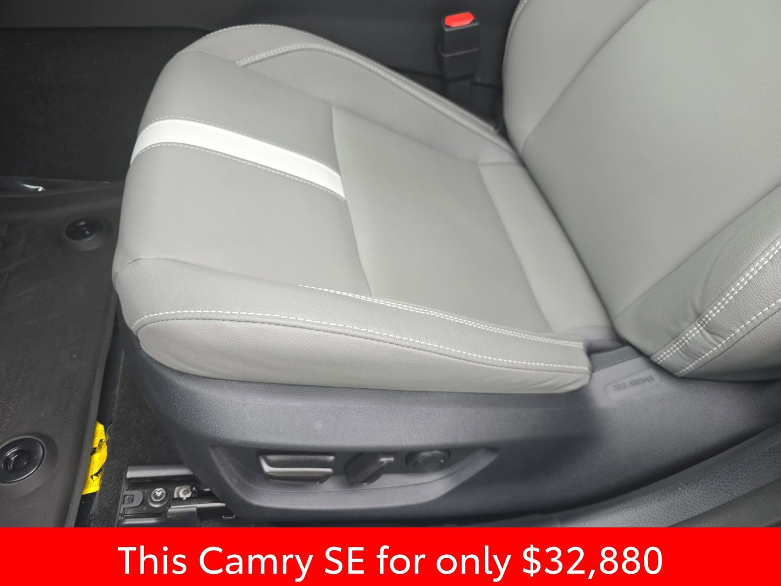 Used 2025 Toyota Camry SE w/ Convenience Package image 34