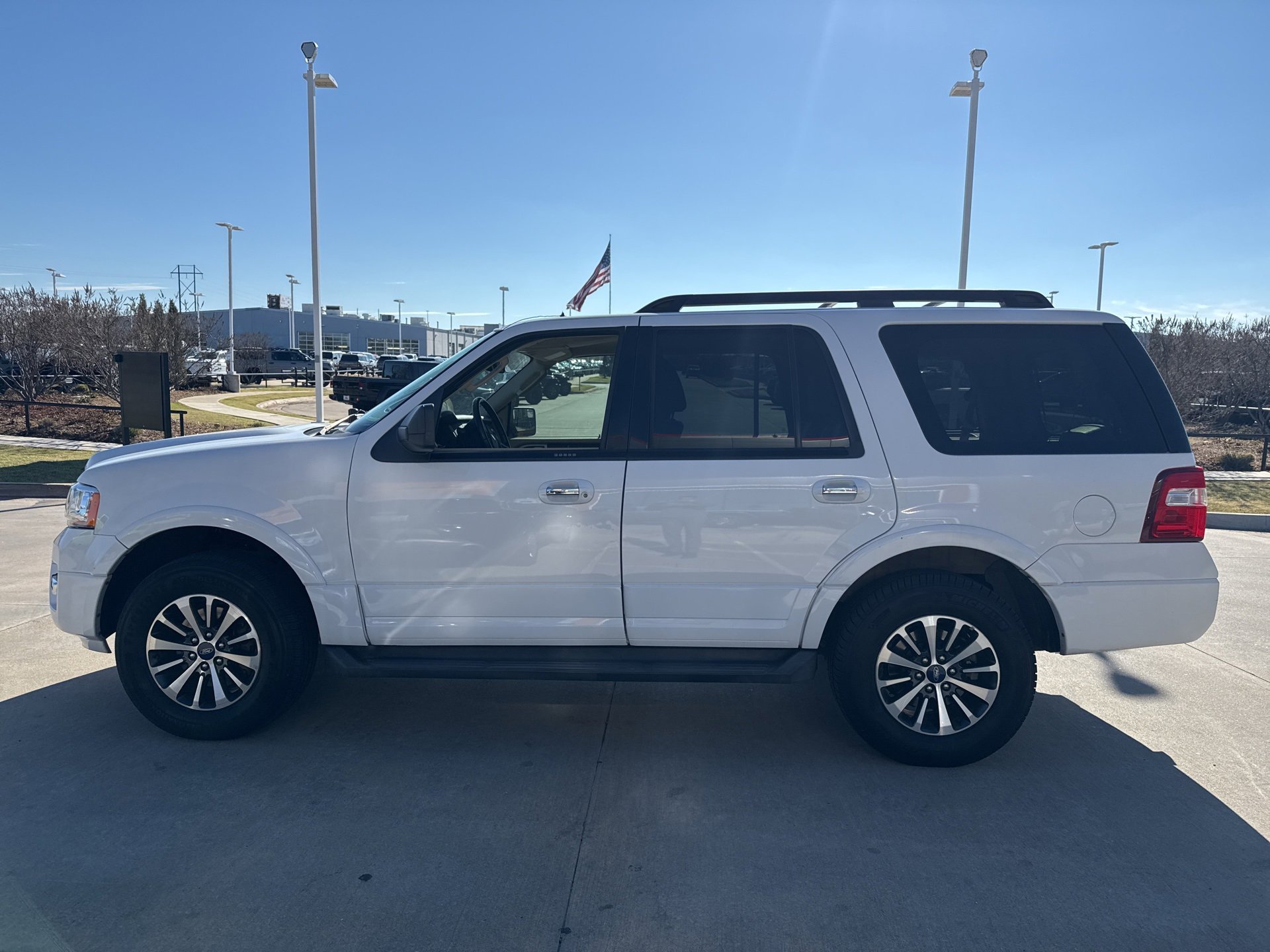 Used 2015 Ford Expedition XLT w/ Equipment Group 202A image 4