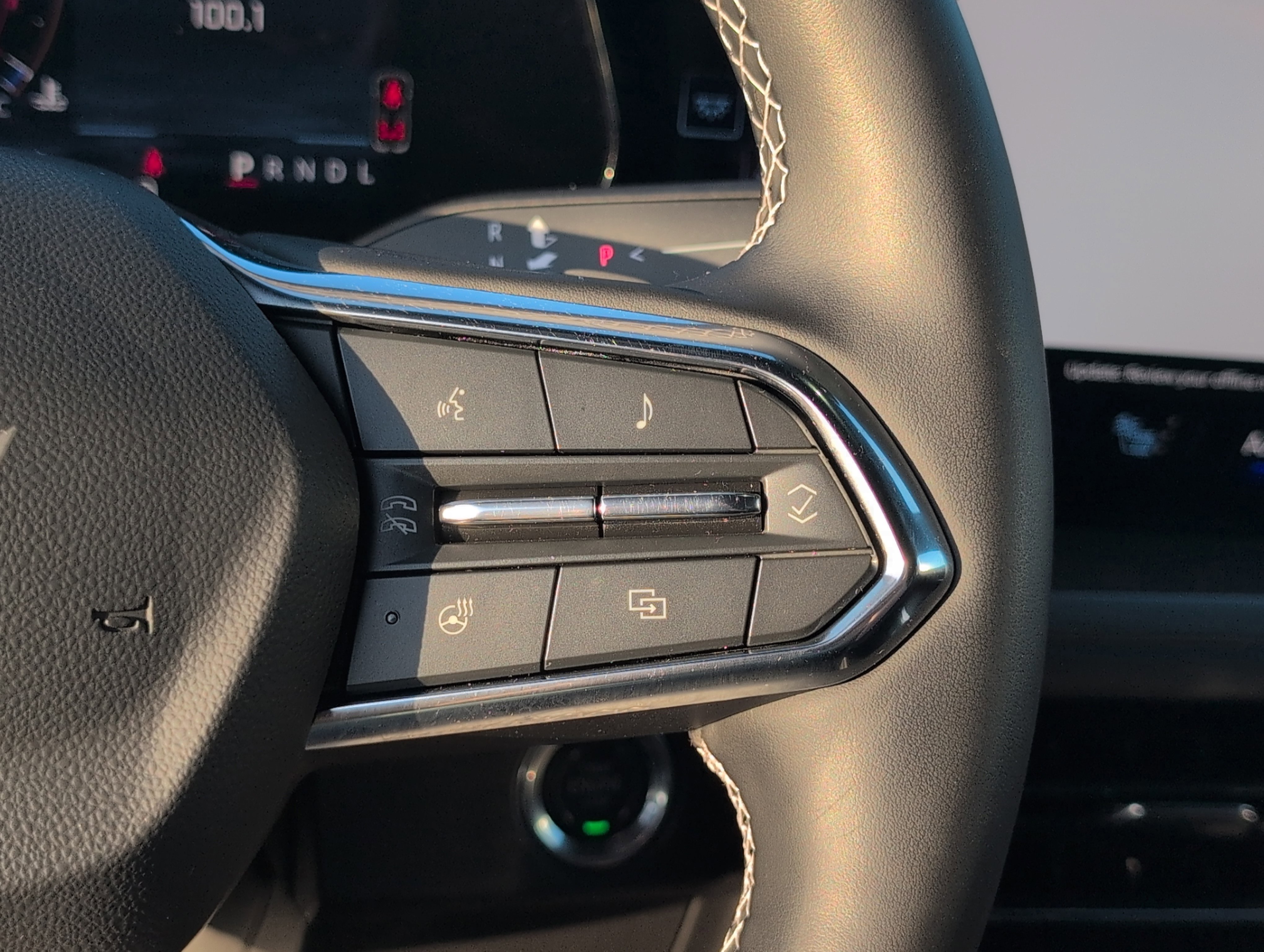 Used 2025 Chevrolet Traverse LT image 21