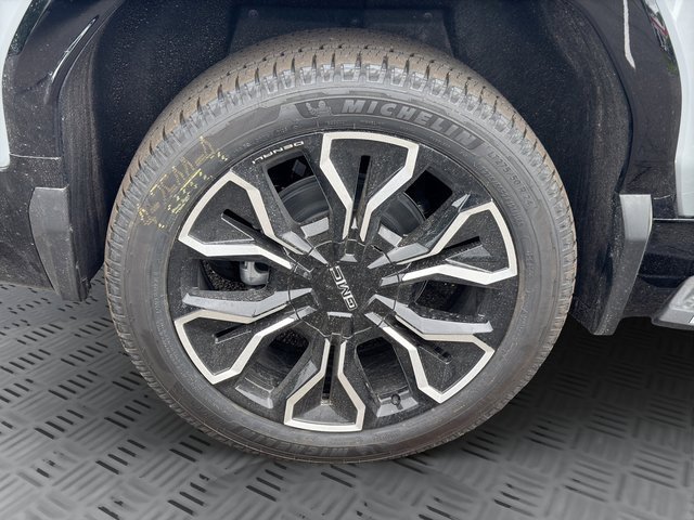 New 2025 GMC Sierra EV Denali image 28