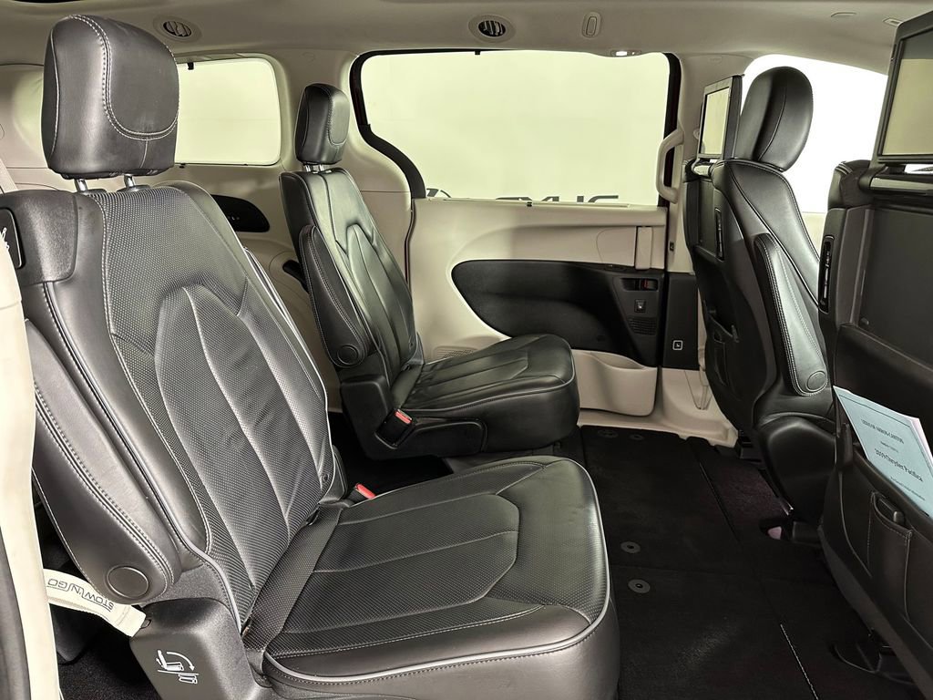 Used 2019 Chrysler Pacifica Limited w/ Tire & Wheel Group image 19