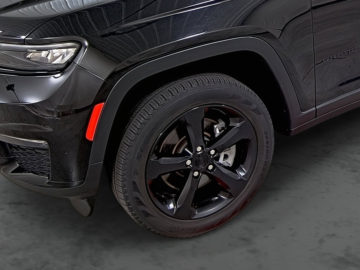 Used 2022 Jeep Grand Cherokee L Limited w/ Black Appearance Package AWD/4WD image 7