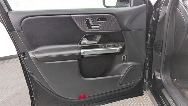 Used 2021 Mercedes-Benz GLB 250 w/ Premium Package image 13