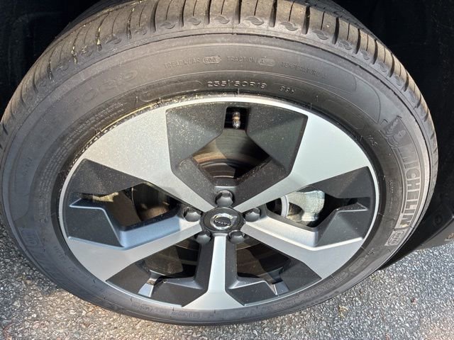 New 2026 Volvo XC40 B5 Plus w/ Protection Package Premier AWD/4WD image 17