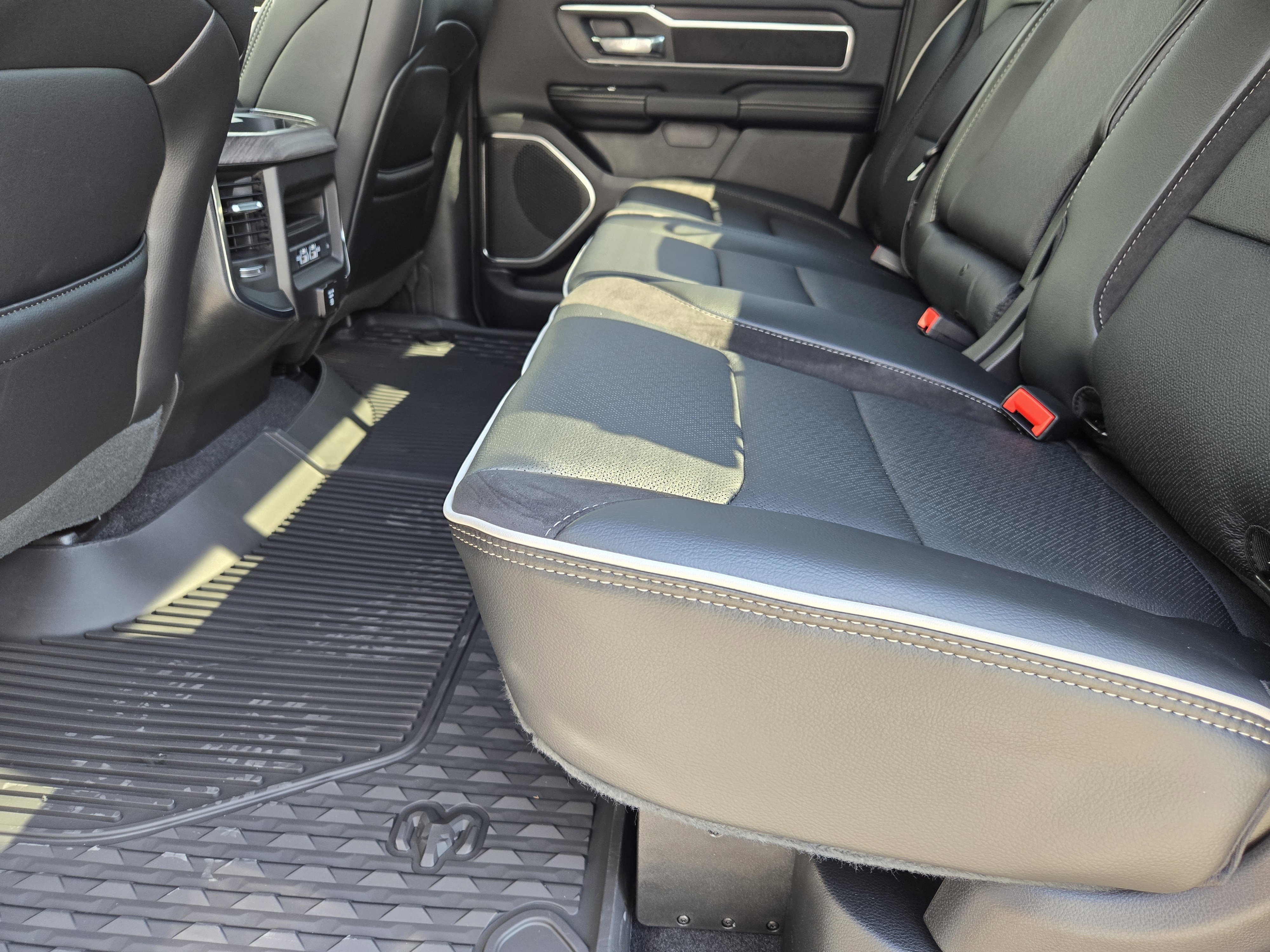 New 2026 RAM 1500 Laramie w/ Laramie Southwest Edition AWD/4WD image 22