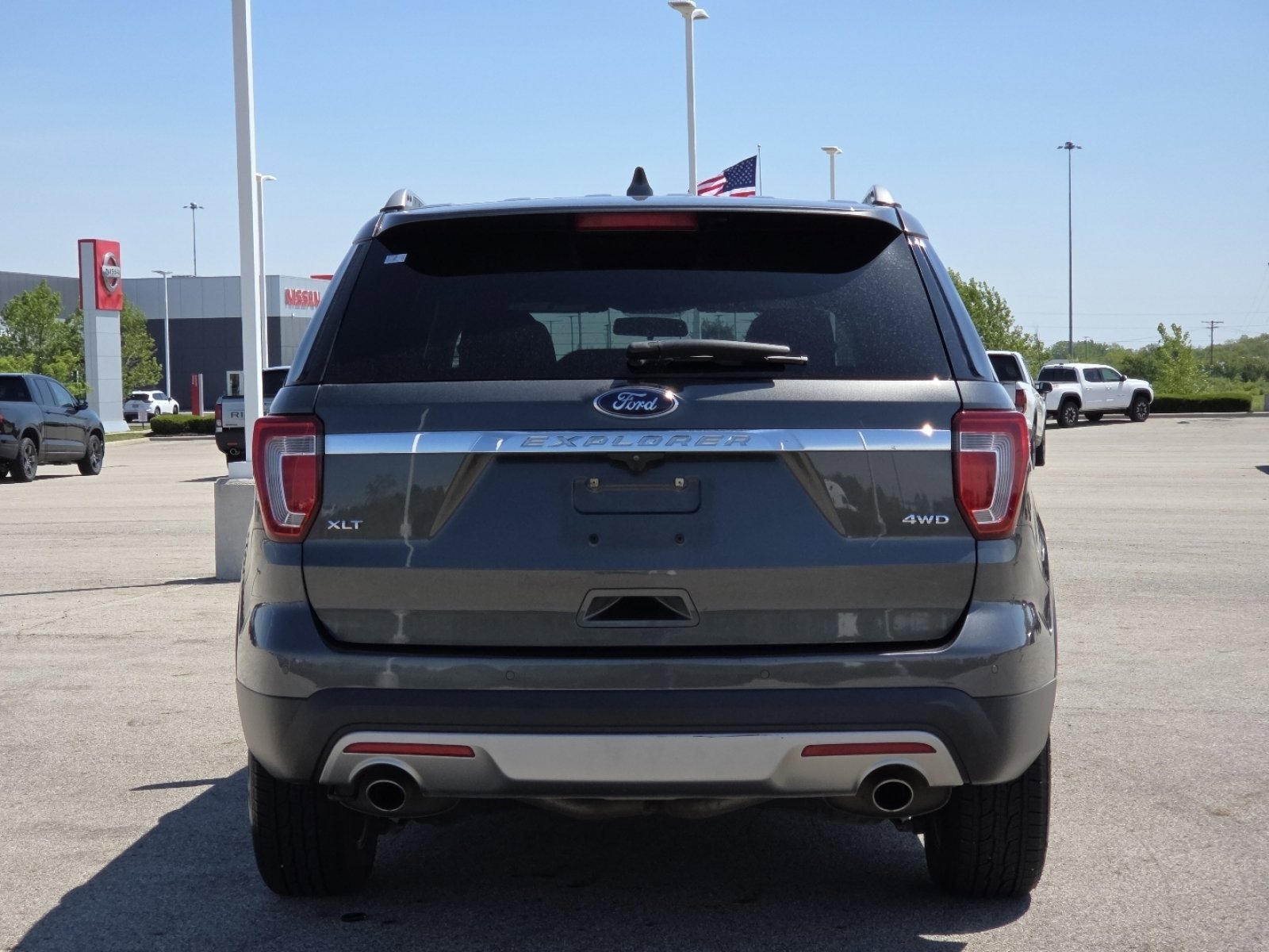 Used 2017 Ford Explorer XLT AWD/4WD image 14