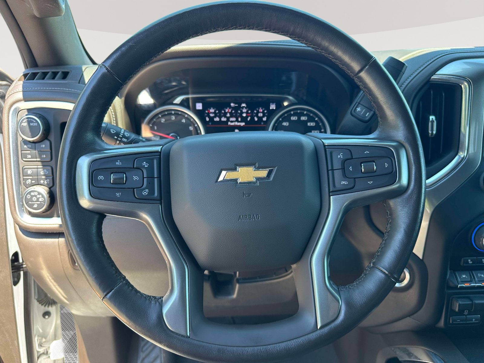 Used 2021 Chevrolet Silverado 1500 LTZ w/ LTZ Premium Package AWD/4WD image 13