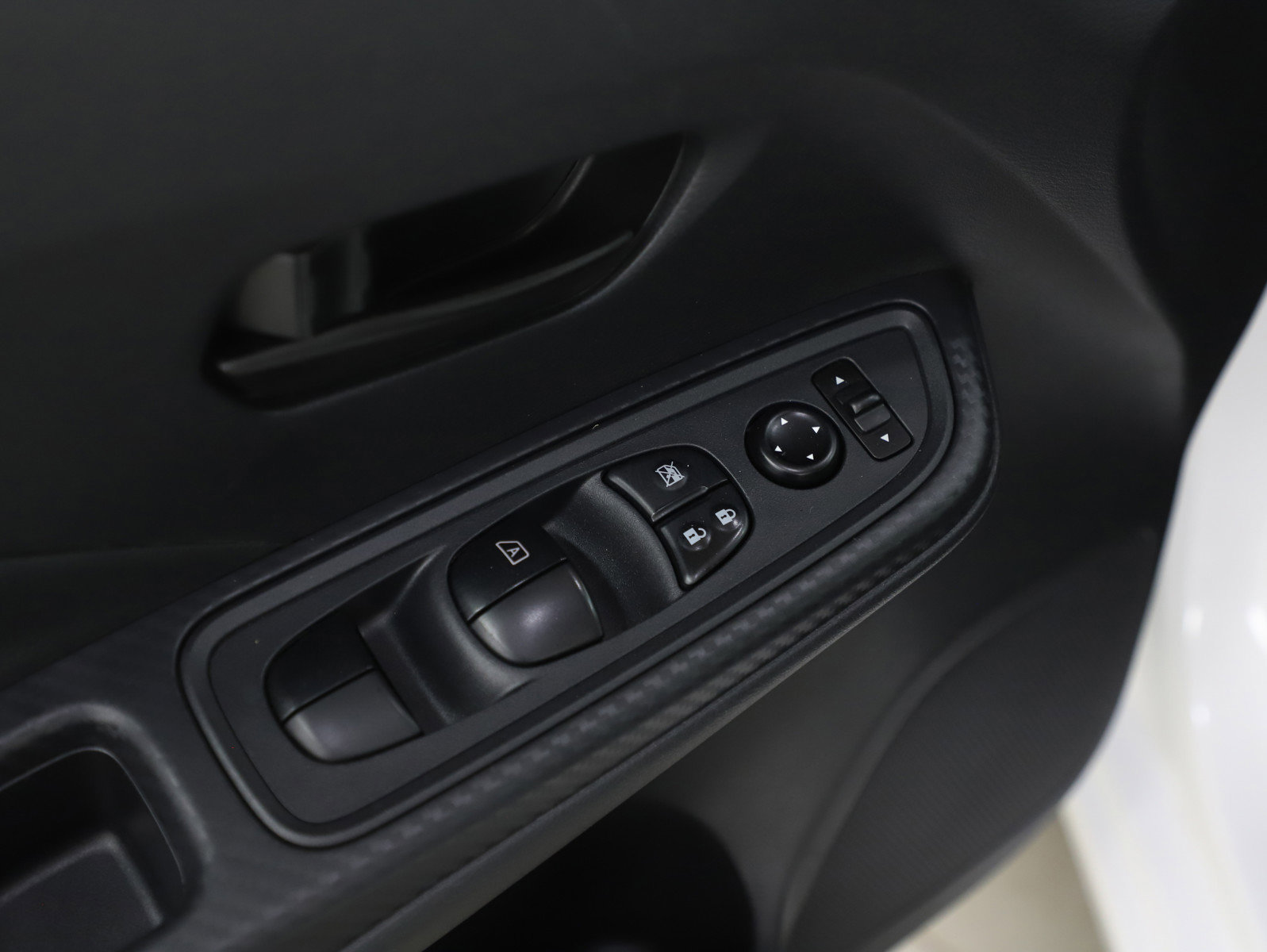 Used 2024 Nissan Versa S w/ Trunk Package image 18