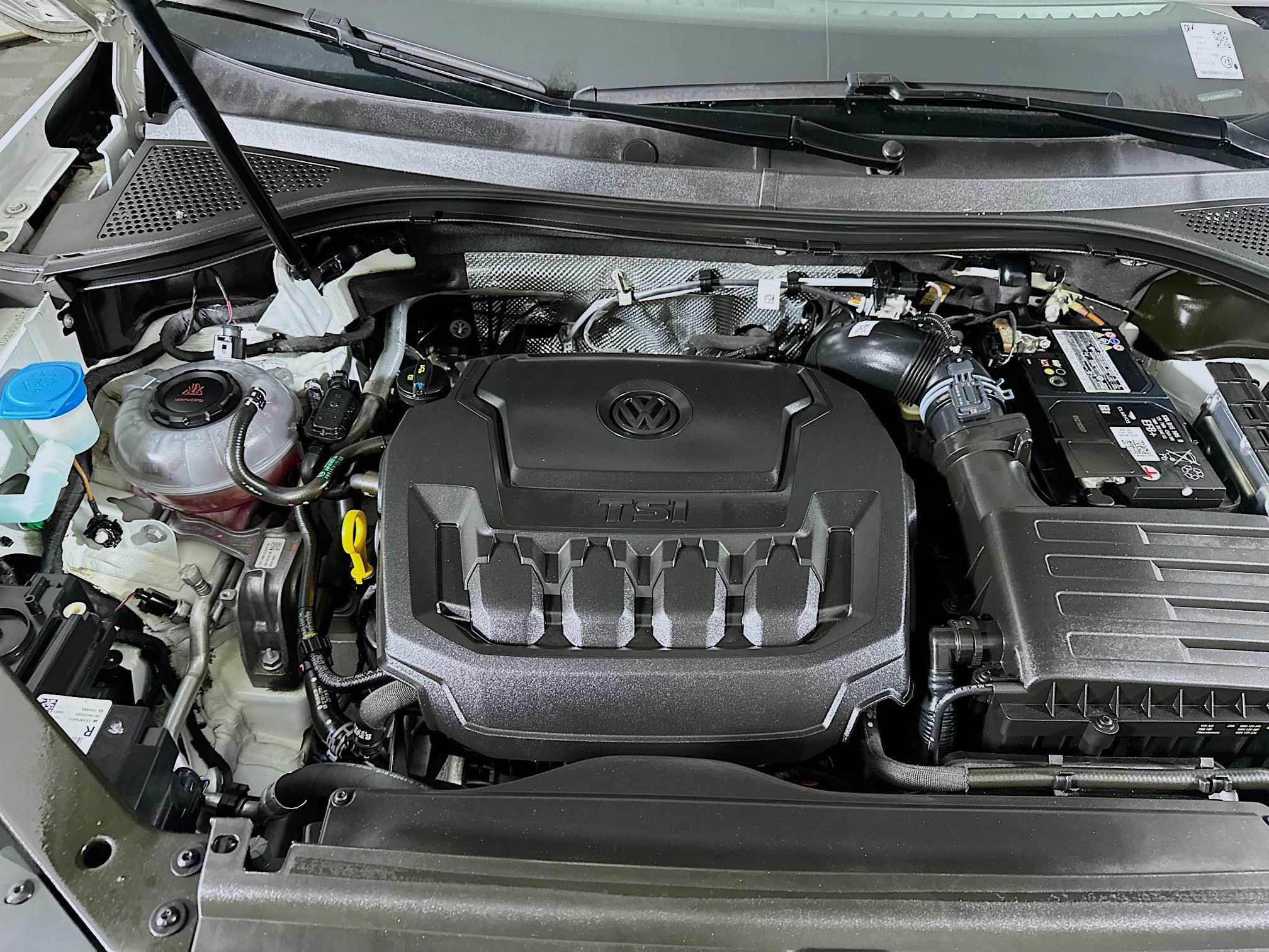 Used 2022 Volkswagen Tiguan SE image 33