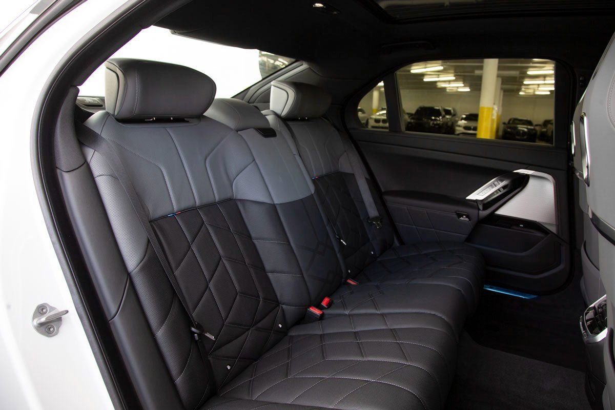 Used 2025 BMW i7 xDrive60 w/ Executive Package AWD/4WD image 31