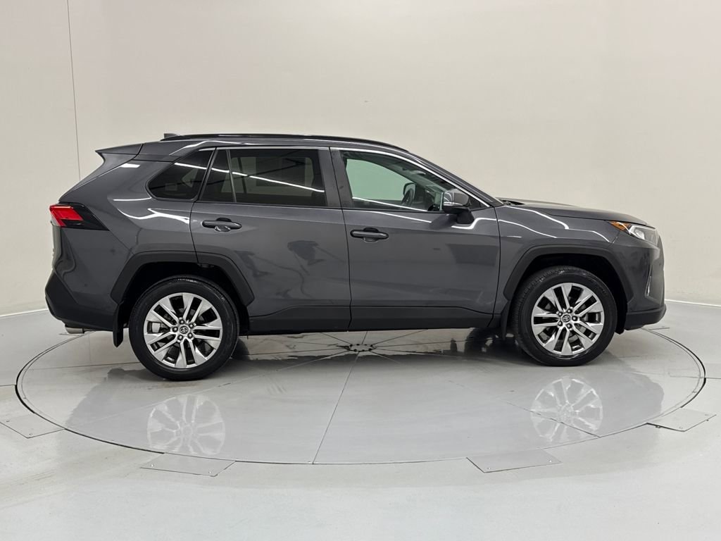 Used 2021 Toyota RAV4 XLE Premium image 6