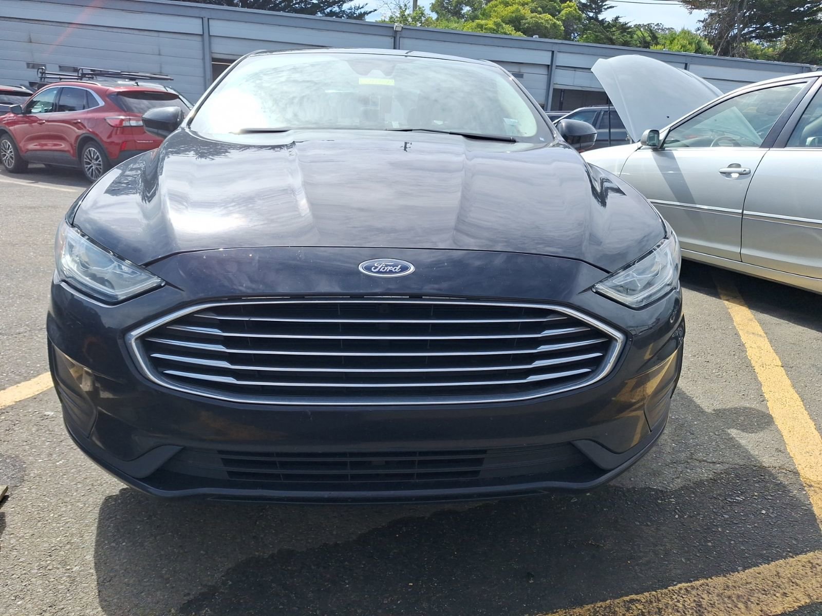 Used 2020 Ford Fusion SE FWD image 2