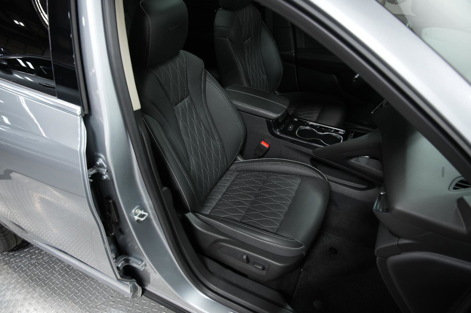 Used 2023 Buick Envision Avenir image 19