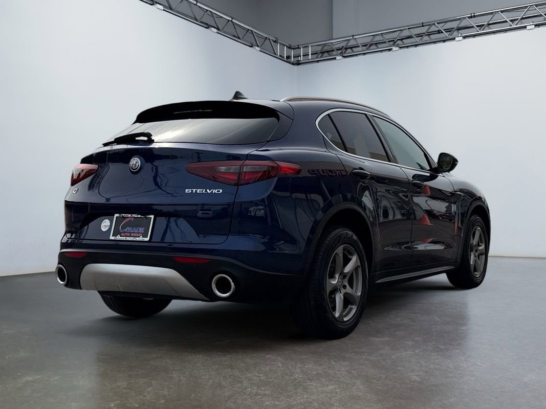 Used 2021 Alfa Romeo Stelvio Sprint w/ Sun & Sound Package AWD/4WD image 6